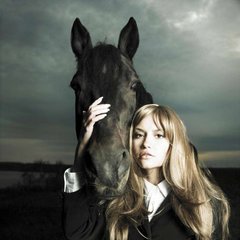 Фотообои Девушка и лошадь Артикул 5490