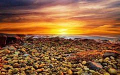 Фотообои Оранжевый закат на каменном пляже Артикул dec-509