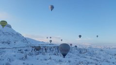 Фотообои Воздушные шары над снегом Артикул nfi_02119