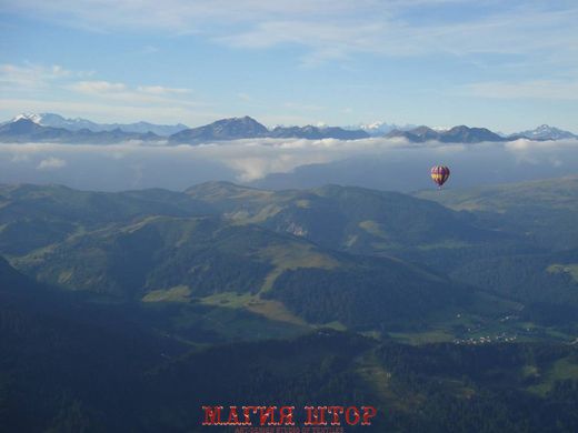 Фотообои Холмы и воздушный шар Артикул nfi_02122