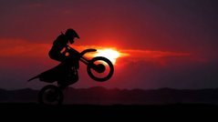 Фотообои Мотоциклист на закате Артикул nfi_02564