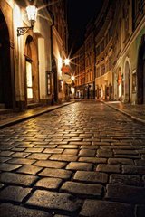 Фотообои Желтые фонари на ночной улице Артикул 2546