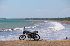 Фотообои На берегу моря мотоцикл Артикул nfi_02645
