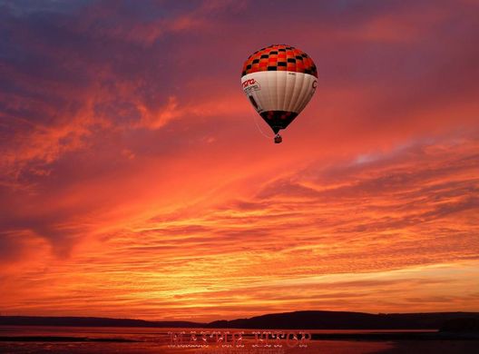 Фотообои Воздушный шар в розовом небе Артикул nfi_02113