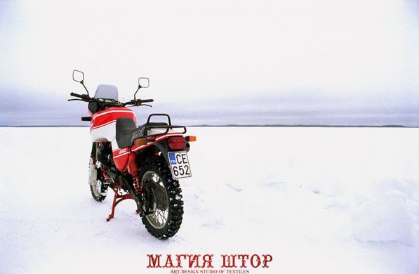 Фотообои Мотоцикл на снегу Артикул nfi_02604