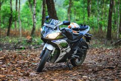 Фотообои Мотоцикл в лесу Артикул nfi_02636