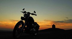 Фотообои Мотоцикл на закате Артикул 15884