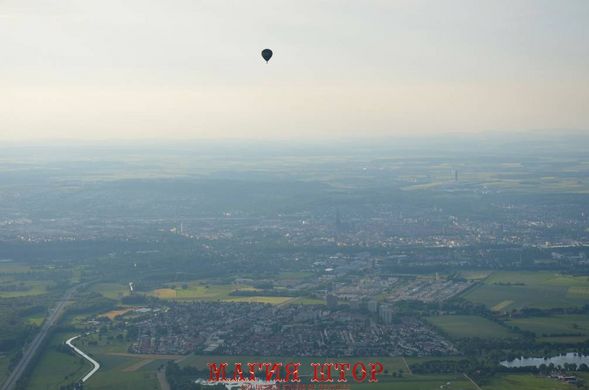 Фотообои Воздушный шар вдали Артикул nfi_02117