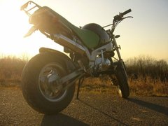 Фотообои Зеленый мотоцикл Артикул nfi_02605