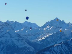 Фотообои Воздушные шары в горах Артикул nfi_02060