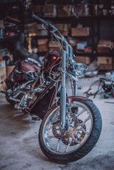 Фотообои Бордовый мотоцикл Артикул nus_11559