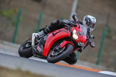 Фотообои Мотоциклист на красном мотоцикле Артикул nfi_02596