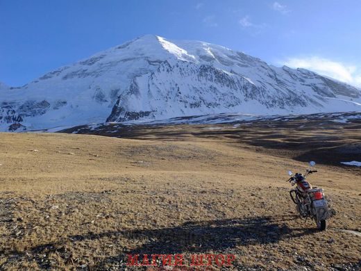 Фотообои Мотоцикл у горы Артикул nfi_02635