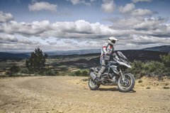 Фотообои Мотоциклист в горах Артикул nfi_02581